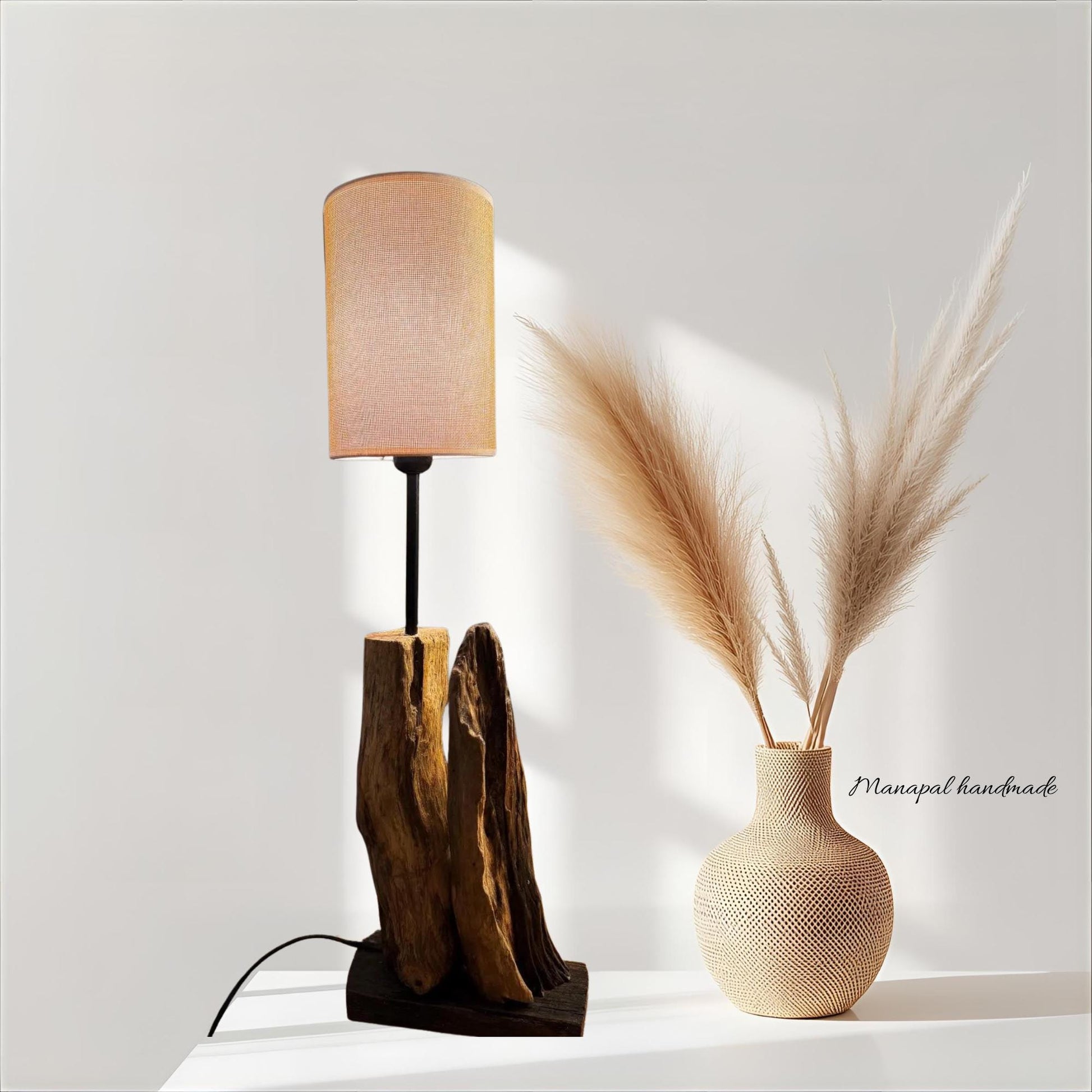 Unikat Treibholz Tischlampe – Rustikale Lampe aus Naturholz | Geschenkidee & Küstenstil Dekolicht