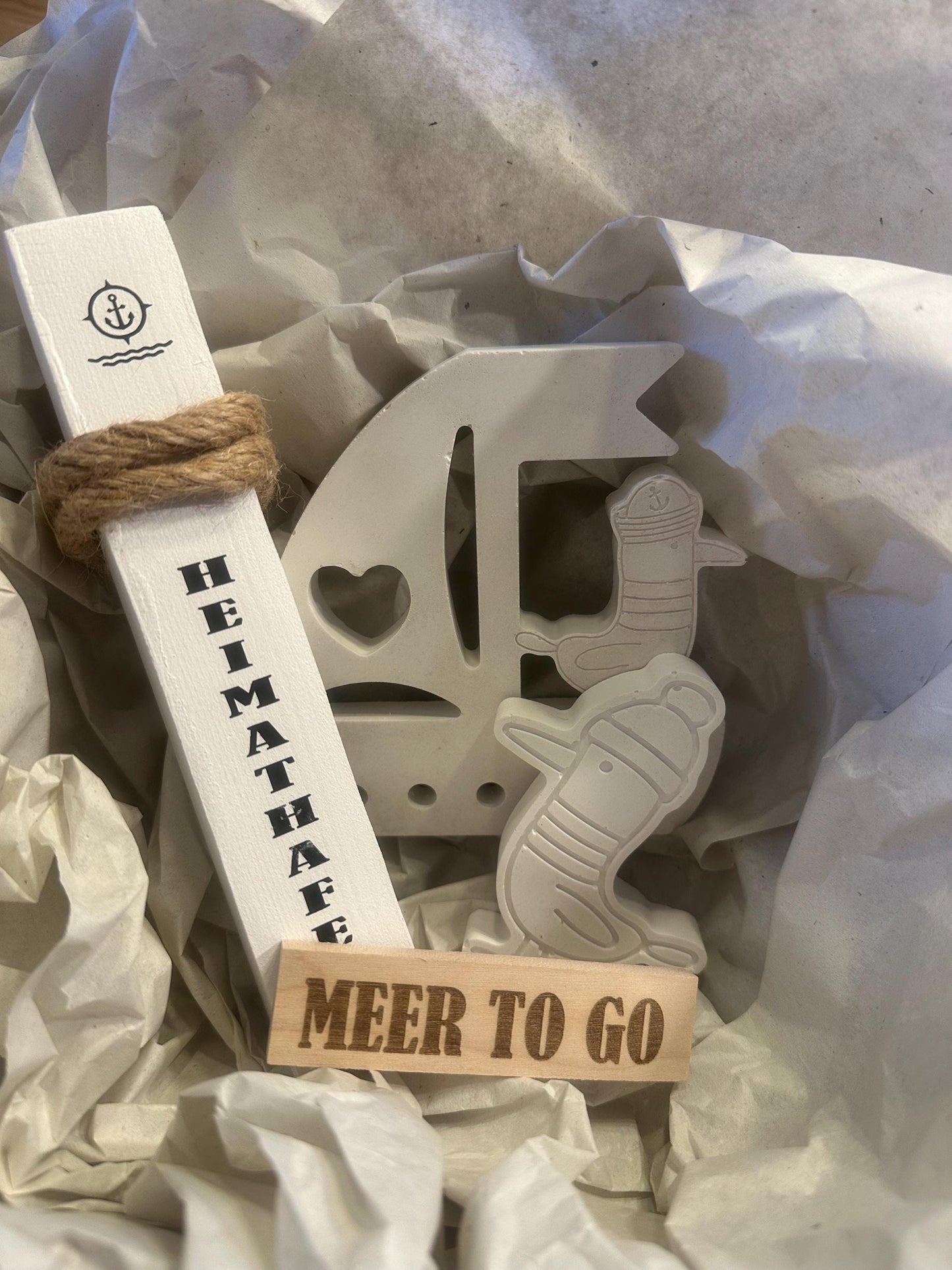 Meer to go Geschenkset „Boot & Möwe Raysin“ | Maritimes Deko-Set (Mini-Poller + Boot + Möwe aus Raysin) Geschenkidee
