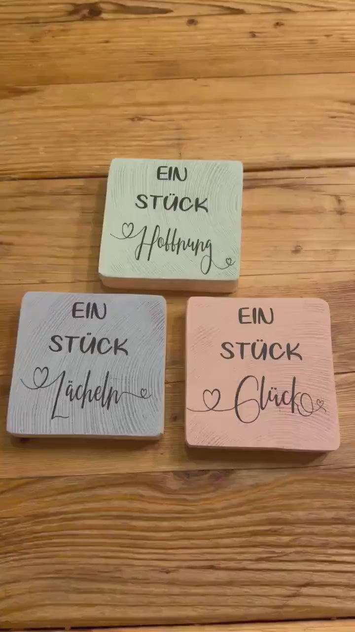 Kleine Holzdeko mit wertvollem Spruch, Glück verschenken, Holzquadrat mit Spruch | Geschenkidee | Wunschtext möglich (1 Stück oder 3er-Set)